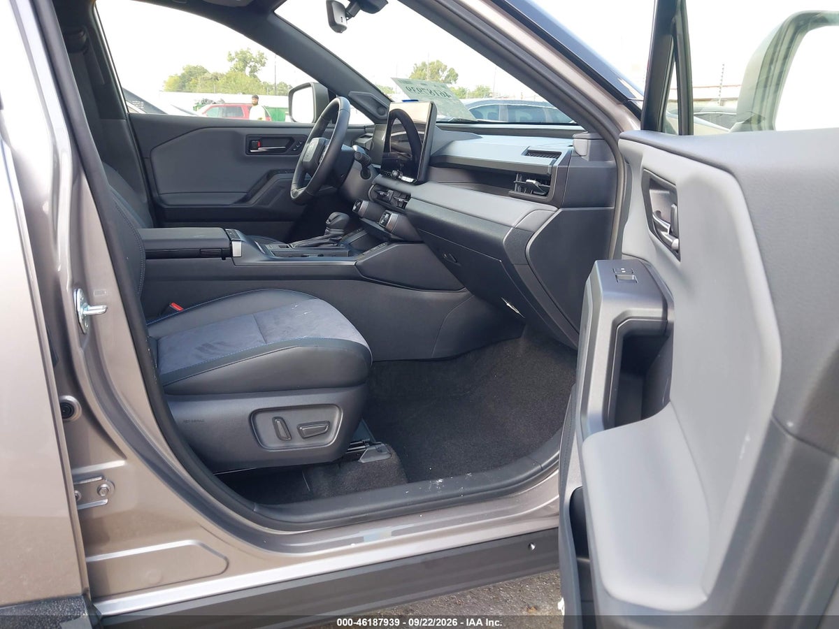 2026 TOYOTA RAV4 XSE — снимка 5