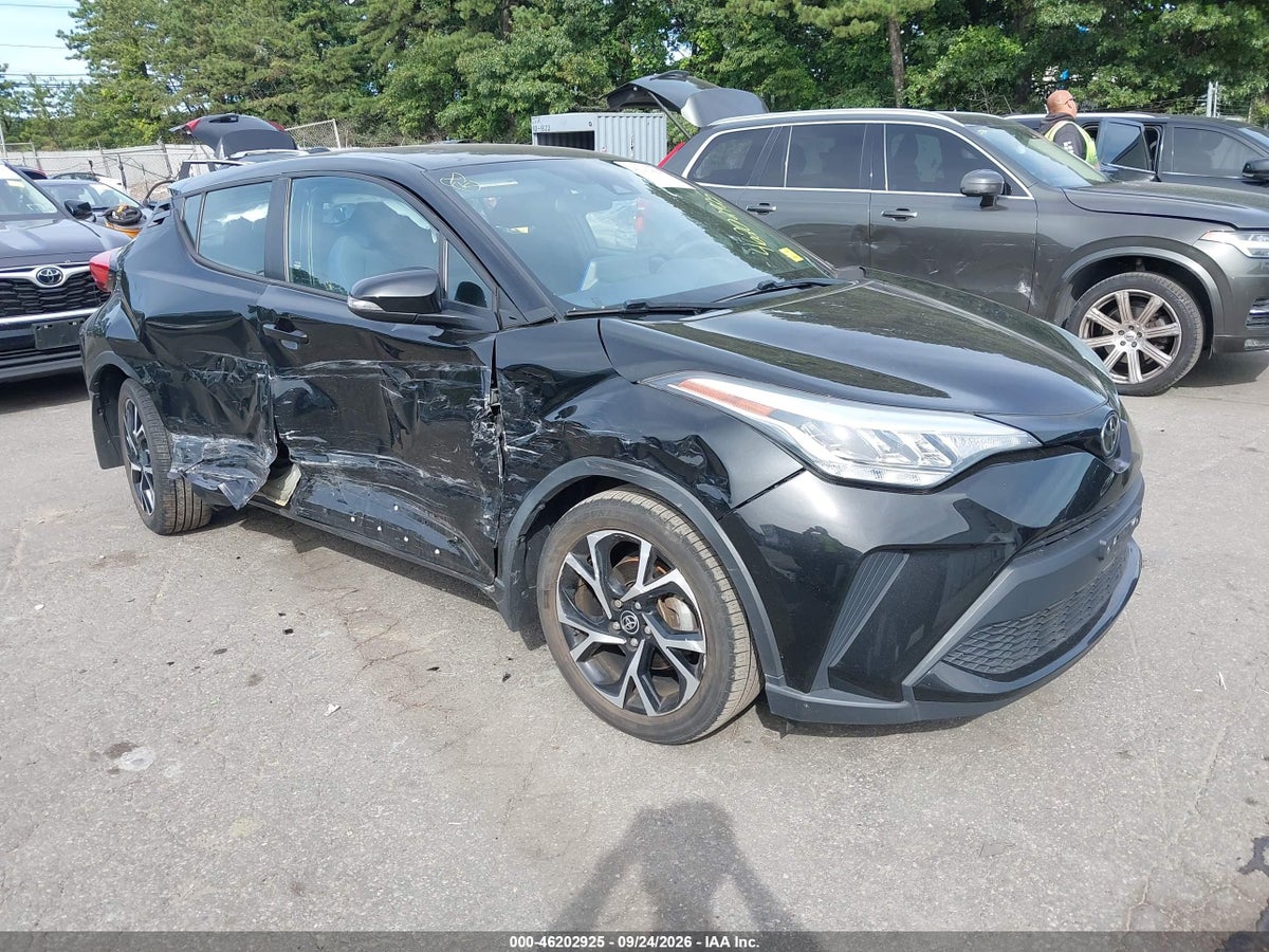 2022 TOYOTA C-HR XLE