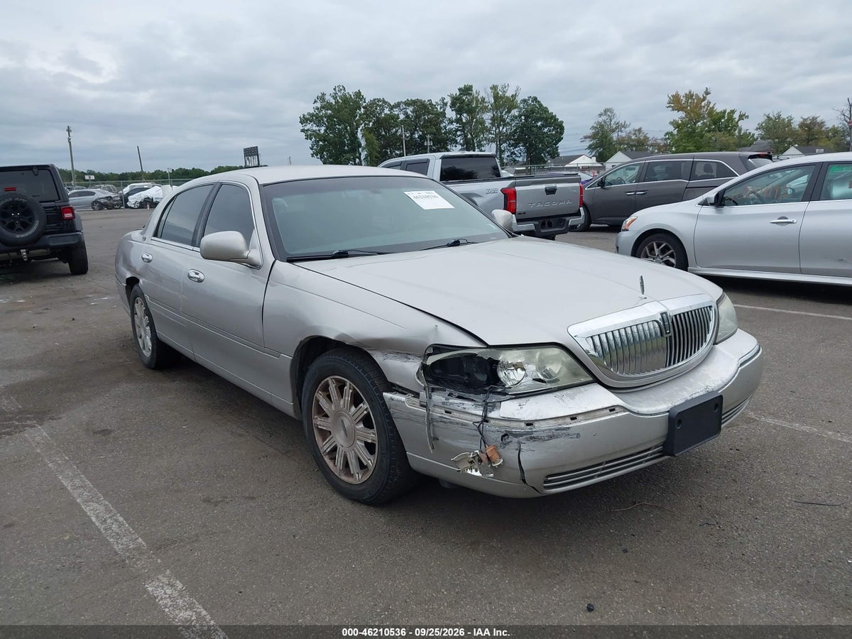 2011 LINCOLN TOWN CAR SIGNATURE LIMITED