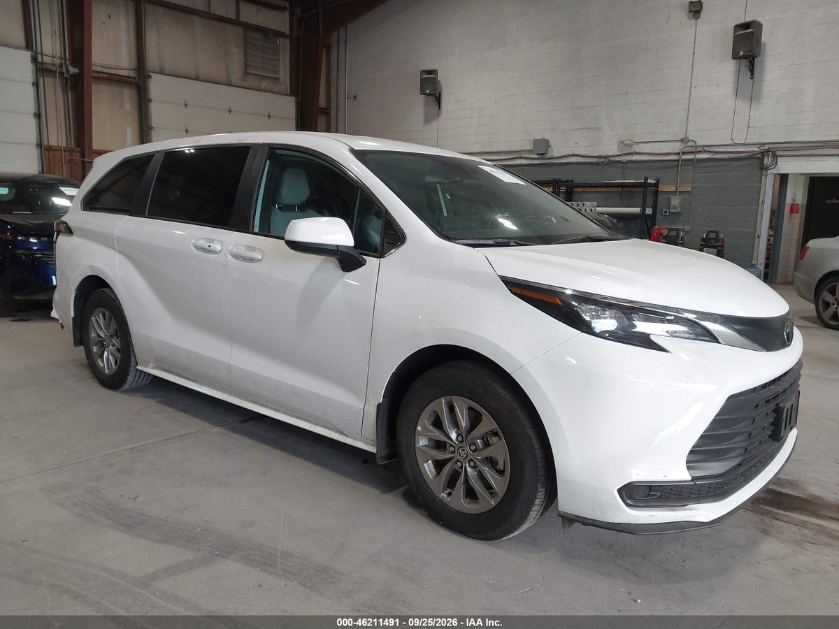2026 TOYOTA SIENNA LE