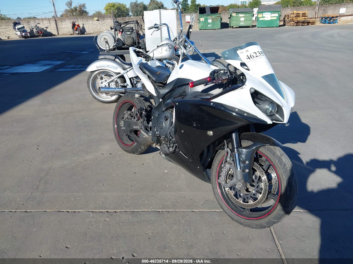 2011 YAMAHA YZFR1 C