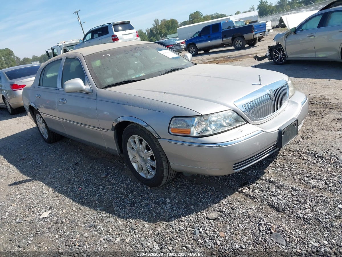 2010 LINCOLN TOWN CAR SIGNATURE LIMITED