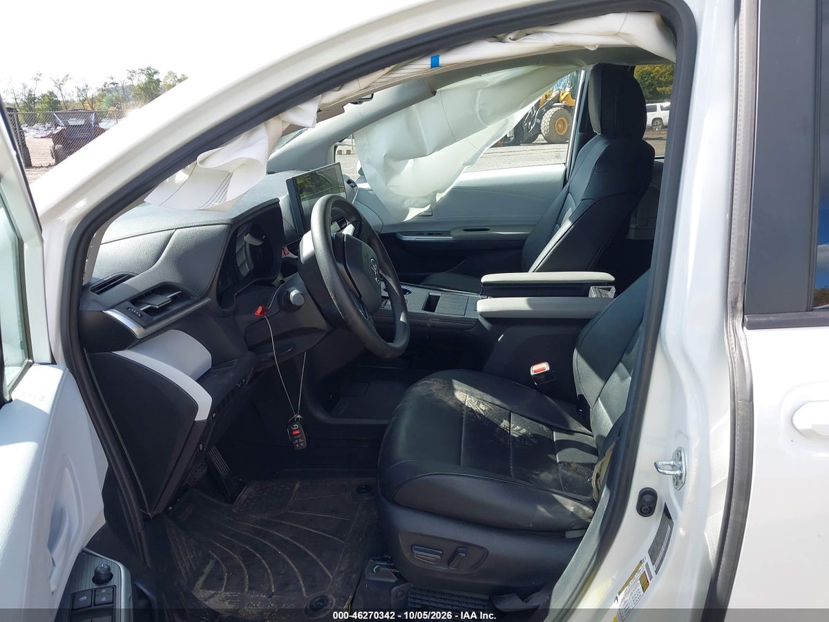 2026 TOYOTA SIENNA LE