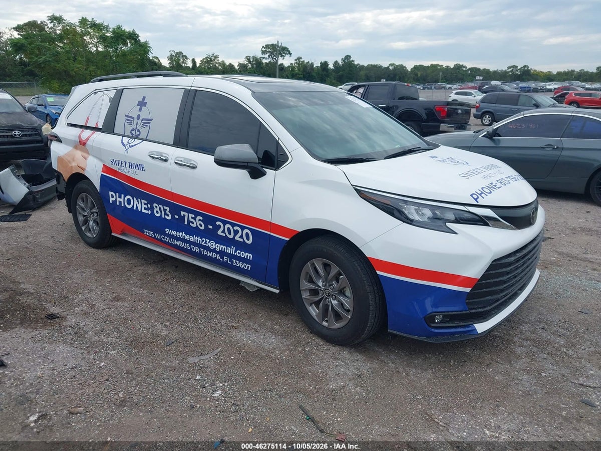 2026 TOYOTA SIENNA XLE