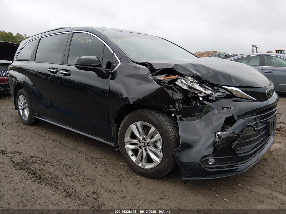 2026 TOYOTA SIENNA XLE