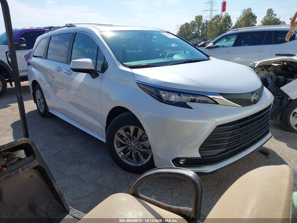 2026 TOYOTA SIENNA XLE