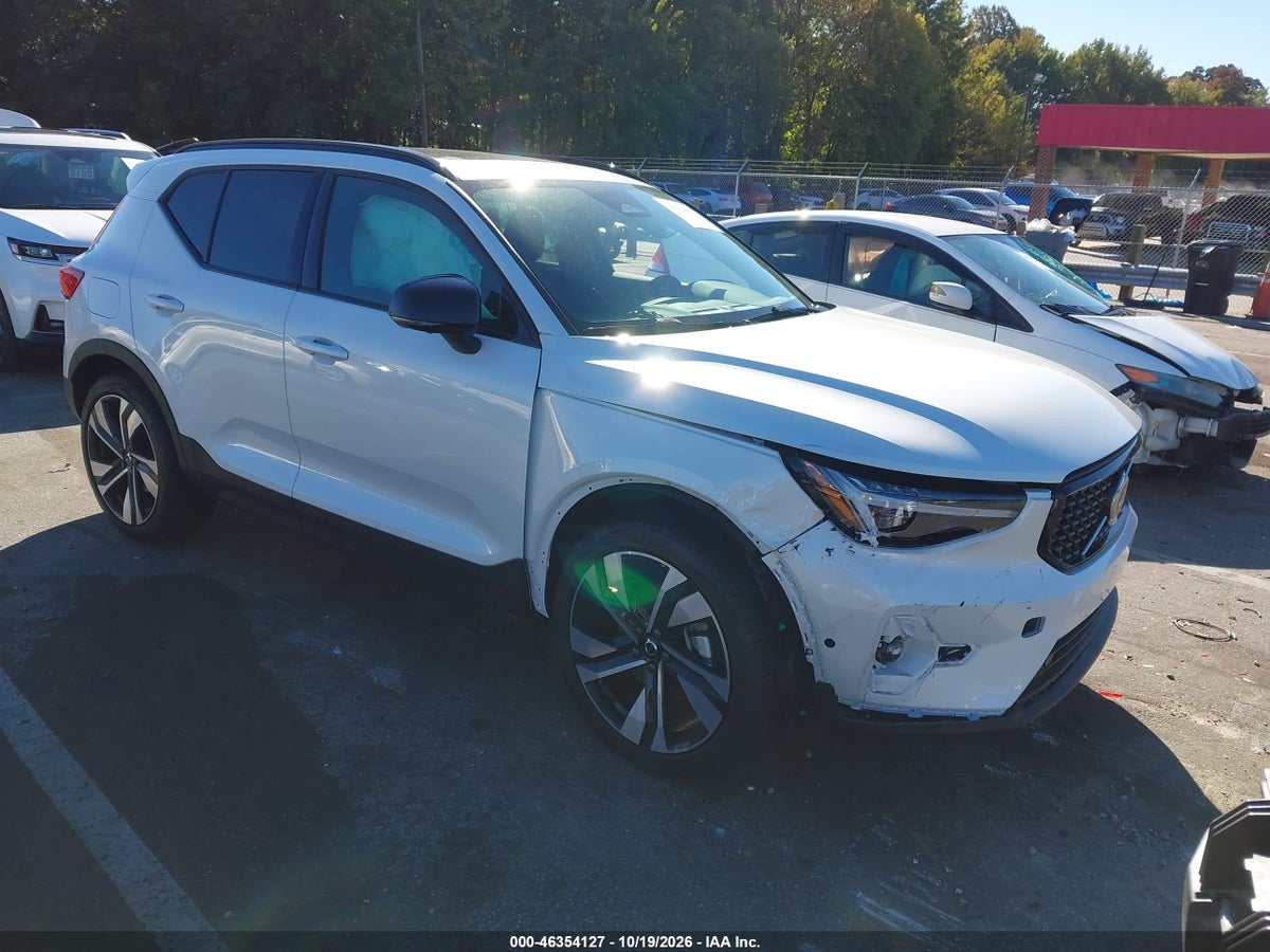 2026 VOLVO XC40 PLUS, B5 AWD GAS (MILD HYBRID), DARK