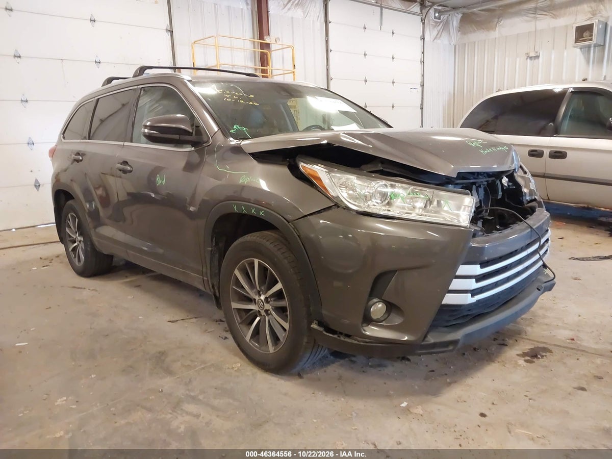 2017 TOYOTA HIGHLANDER XLE