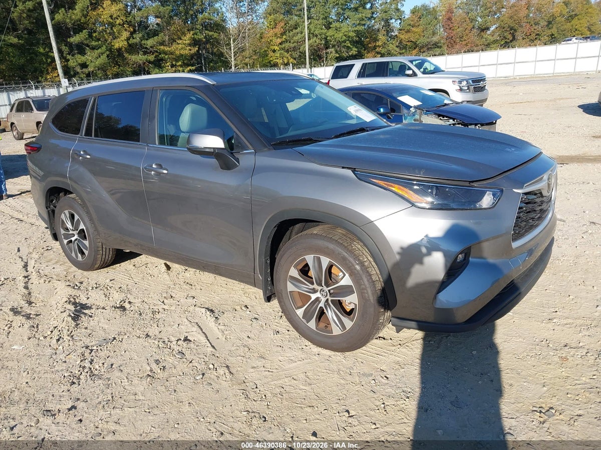 2026 TOYOTA HIGHLANDER XLE