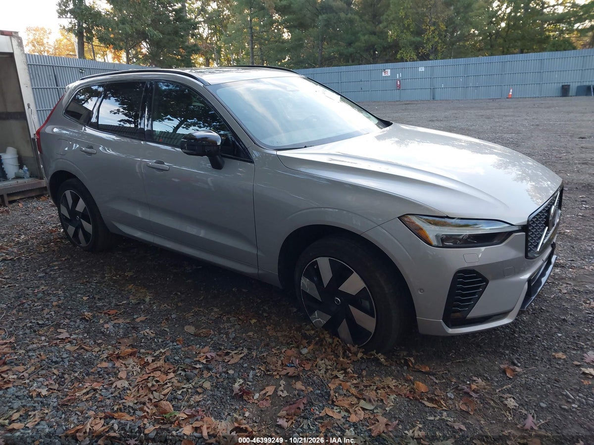 2024 VOLVO XC60 RECHARGE PLUG-IN HYBRID T8 PLUS DARK THEME