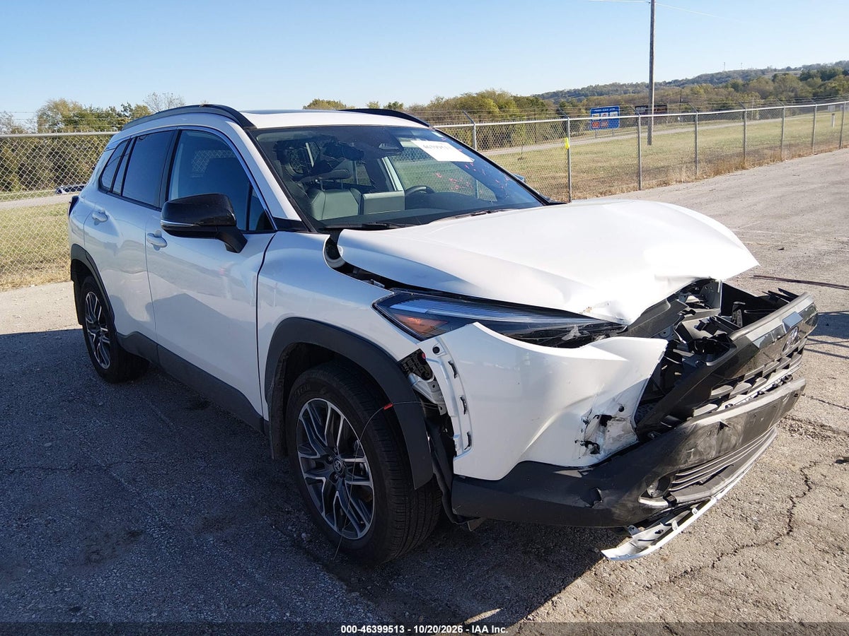2026 TOYOTA COROLLA CROSS XLE
