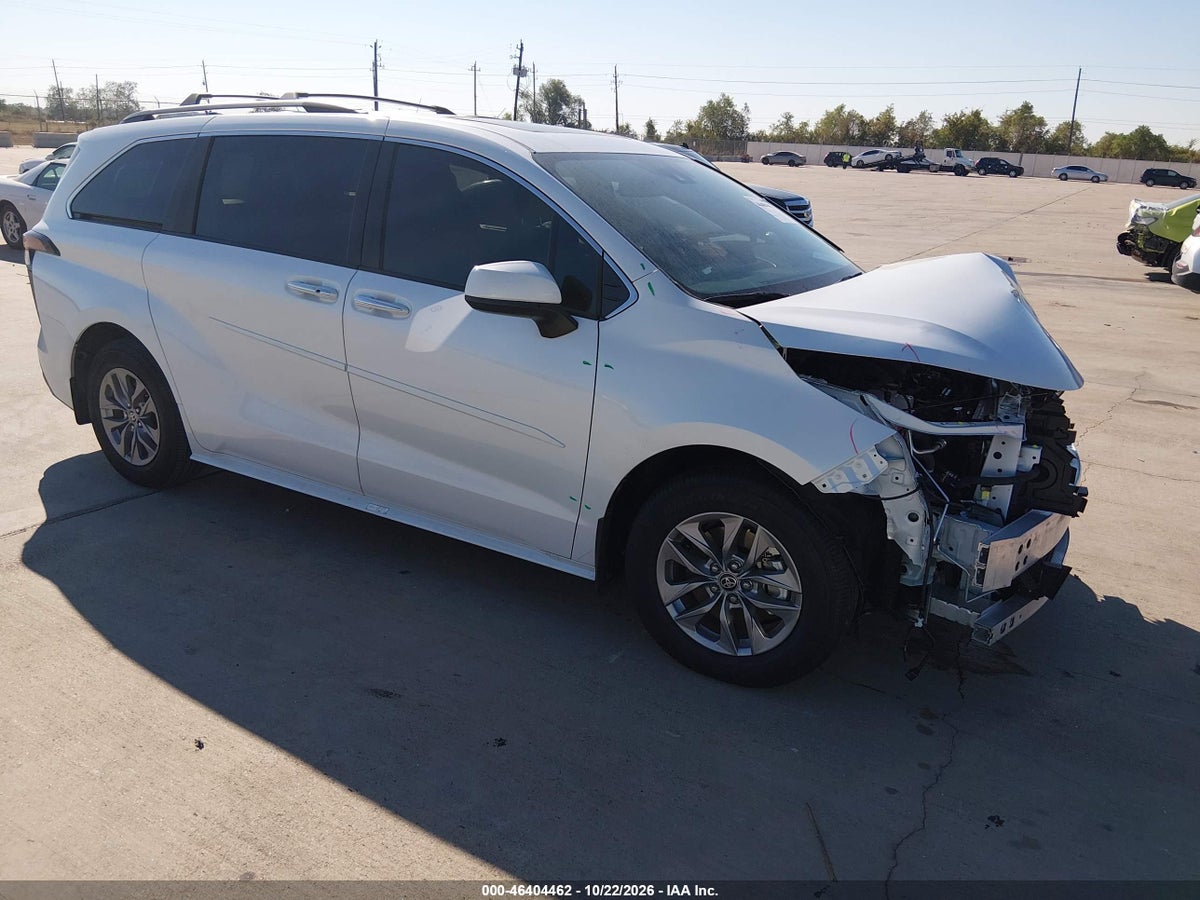 2026 TOYOTA SIENNA XLE
