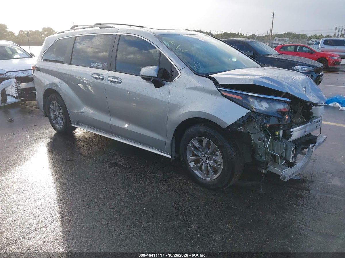 2025 TOYOTA SIENNA XLE