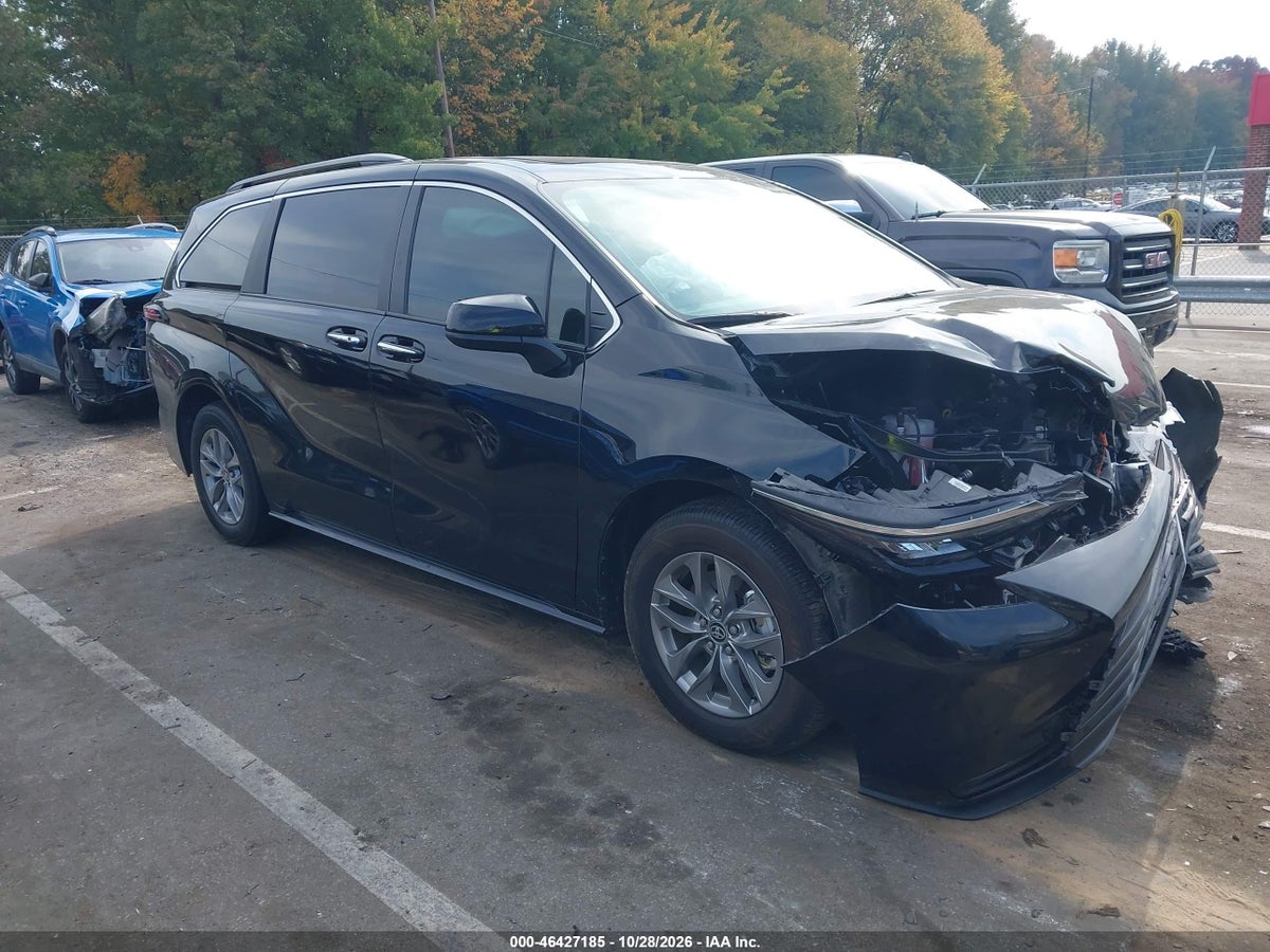 2026 TOYOTA SIENNA XLE