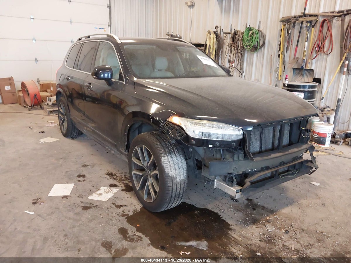 2017 VOLVO XC90 T6 MOMENTUM