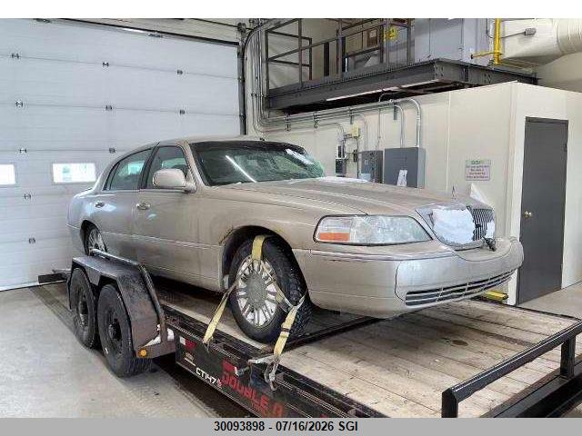 2010 LINCOLN TOWN CAR SIGNATURE LIMITED thumbnail 2