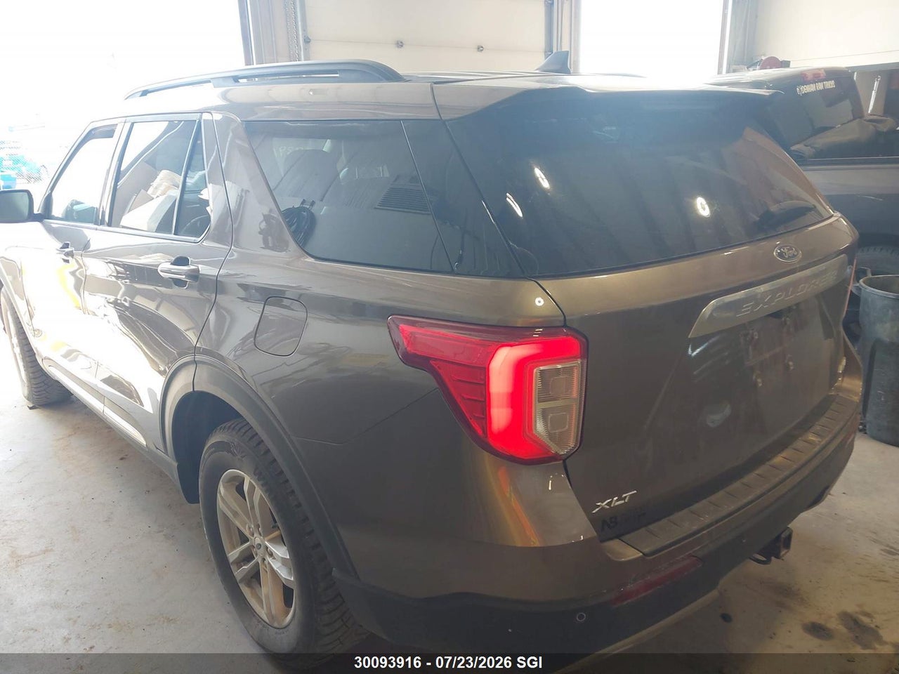 2021 FORD EXPLORER XLT thumbnail 4
