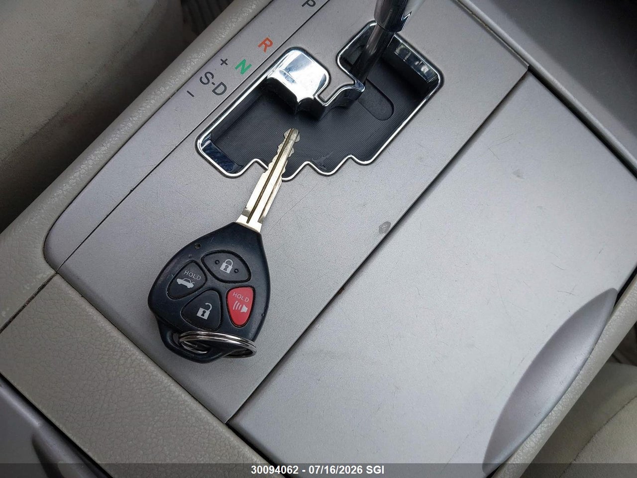 2010 TOYOTA CAMRY SE/LE/XLE thumbnail 12