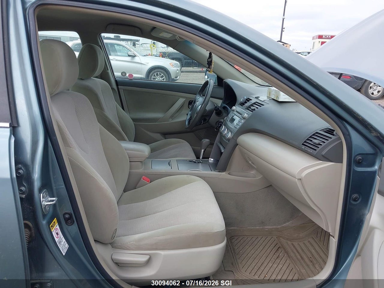 2010 TOYOTA CAMRY SE/LE/XLE thumbnail 6