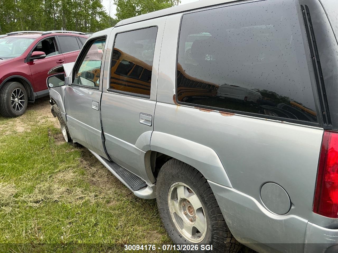 2000 GMC DENALI thumbnail 3