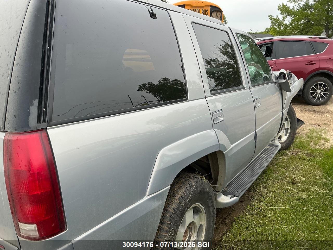 2000 GMC DENALI thumbnail 4