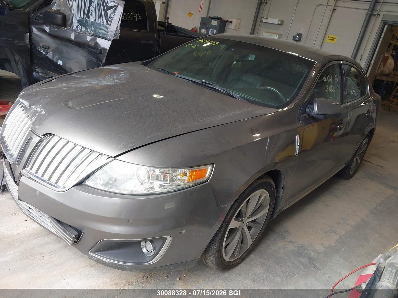 2011 LINCOLN MKS thumbnail 3