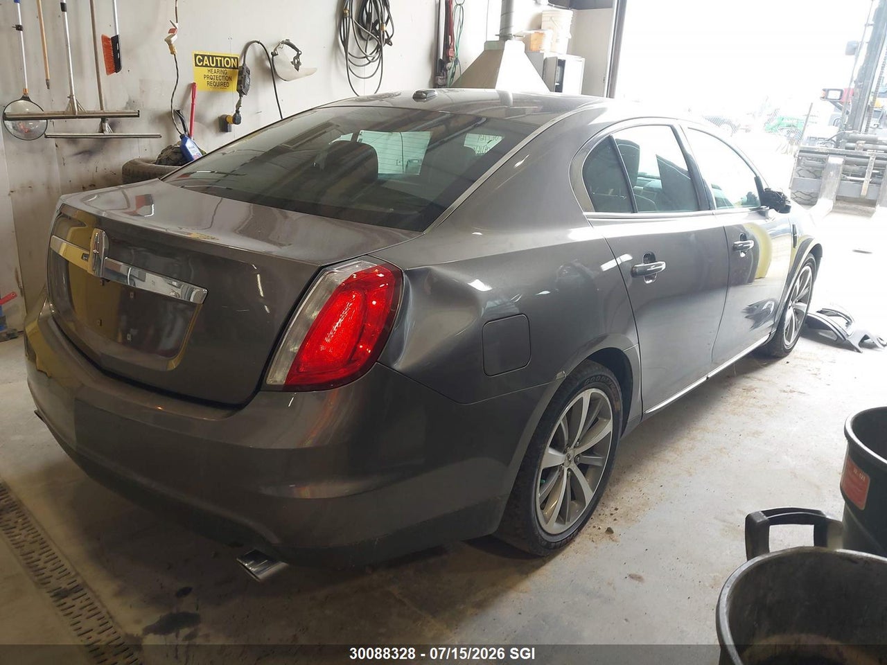 2011 LINCOLN MKS thumbnail 5