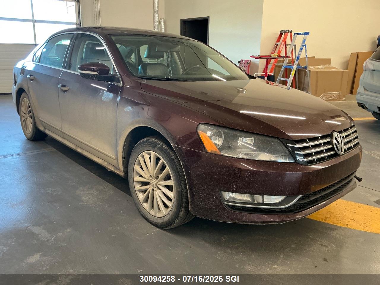 2013 VOLKSWAGEN PASSAT SEL thumbnail 2
