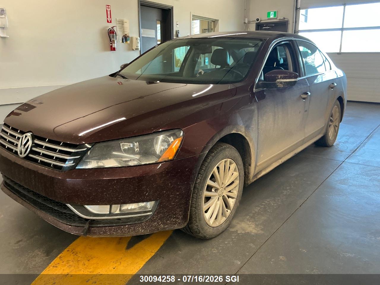 2013 VOLKSWAGEN PASSAT SEL thumbnail 3