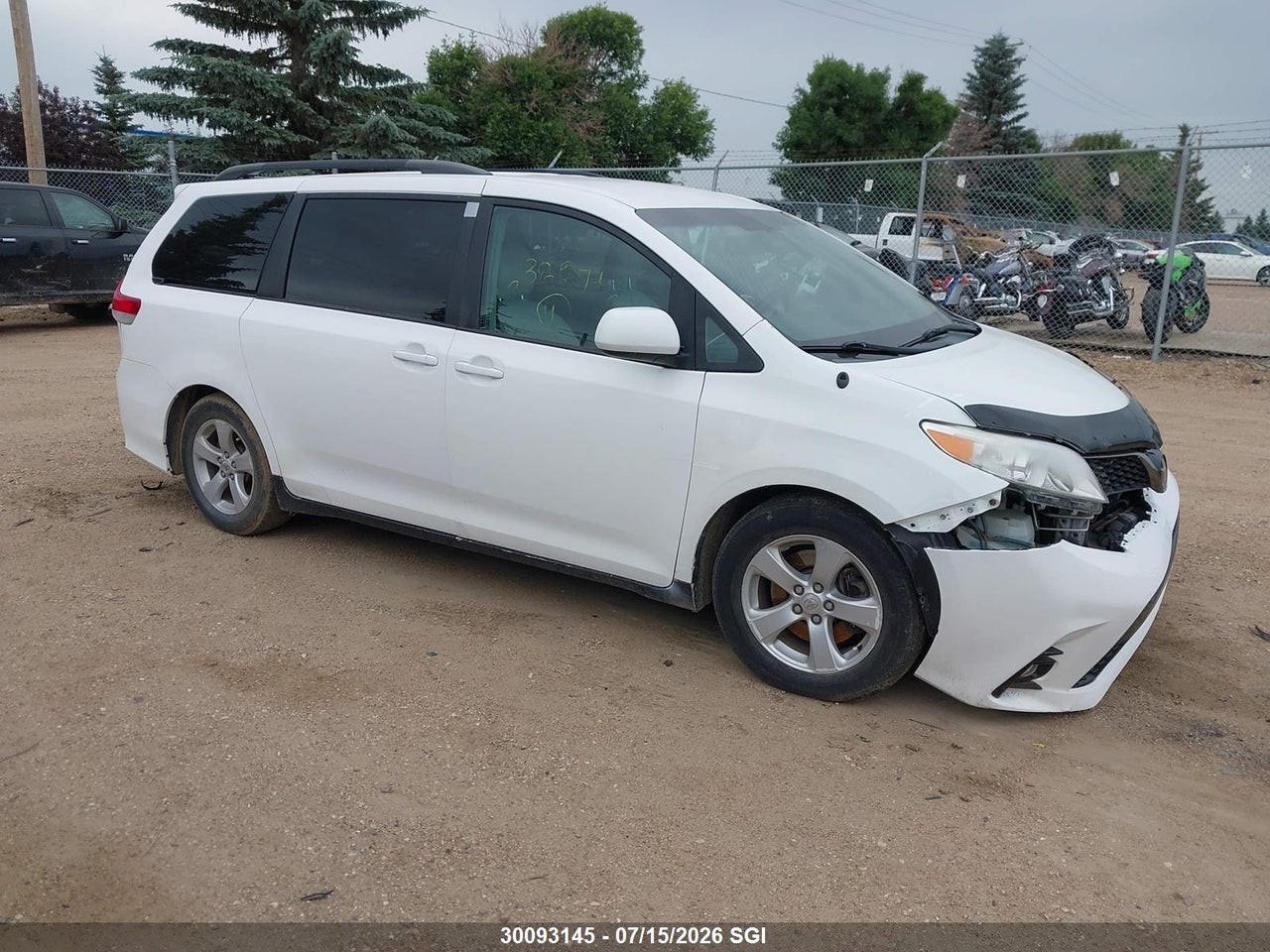 2012 TOYOTA SIENNA LE thumbnail 2