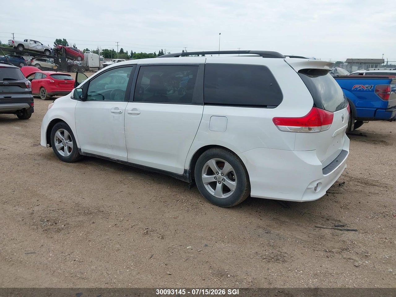 2012 TOYOTA SIENNA LE thumbnail 4
