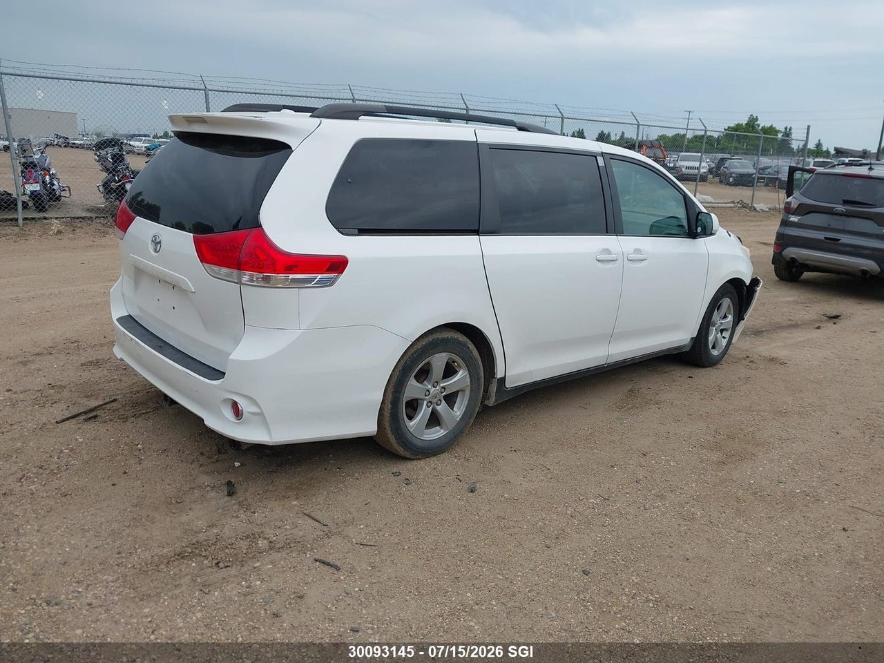 2012 TOYOTA SIENNA LE thumbnail 5