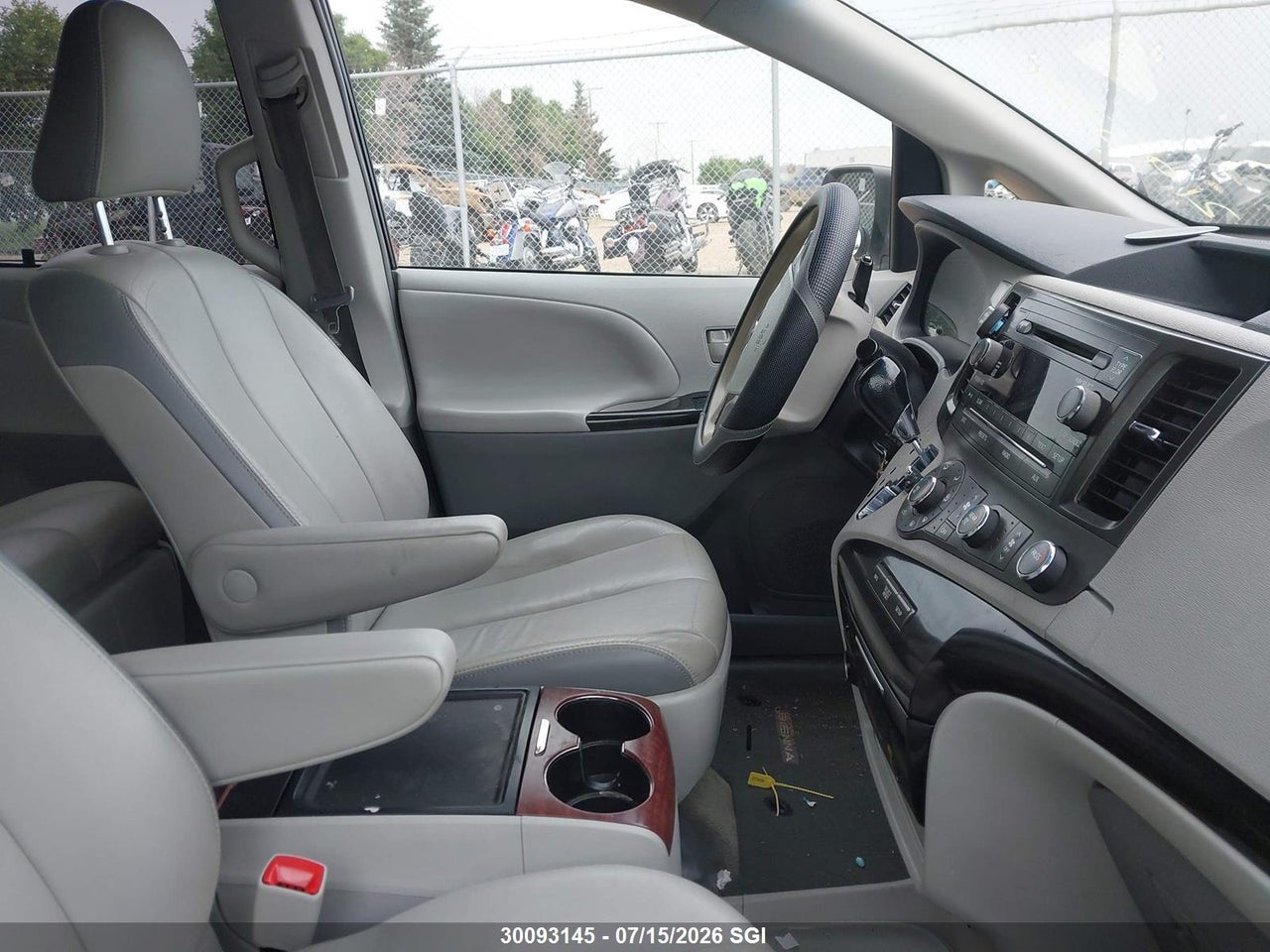 2012 TOYOTA SIENNA LE thumbnail 6
