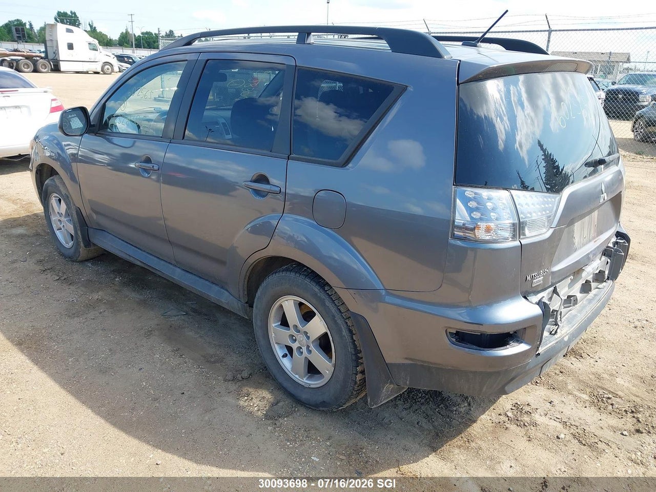 2011 MITSUBISHI OUTLANDER ES thumbnail 4