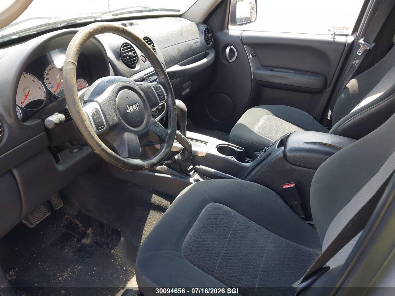 2004 JEEP LIBERTY LIMITED thumbnail 8