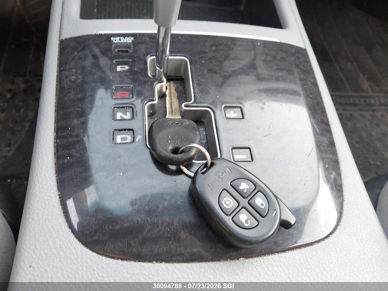 2009 HYUNDAI SANTA FE GL thumbnail 12