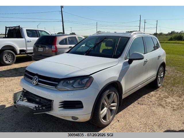 2013 VOLKSWAGEN TOUAREG V6 TDI thumbnail 3