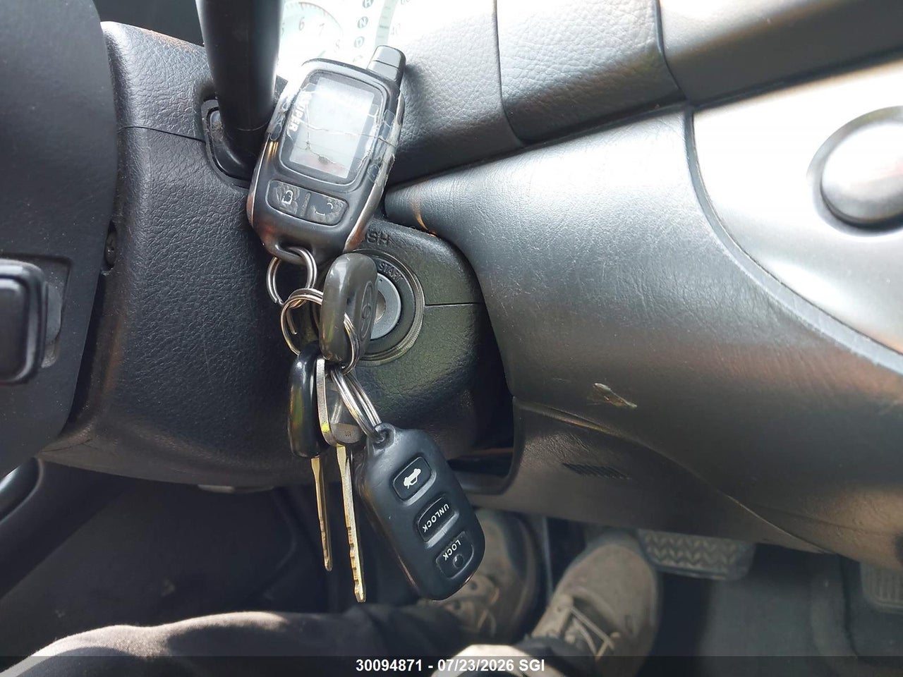2004 TOYOTA CAMRY SE thumbnail 12