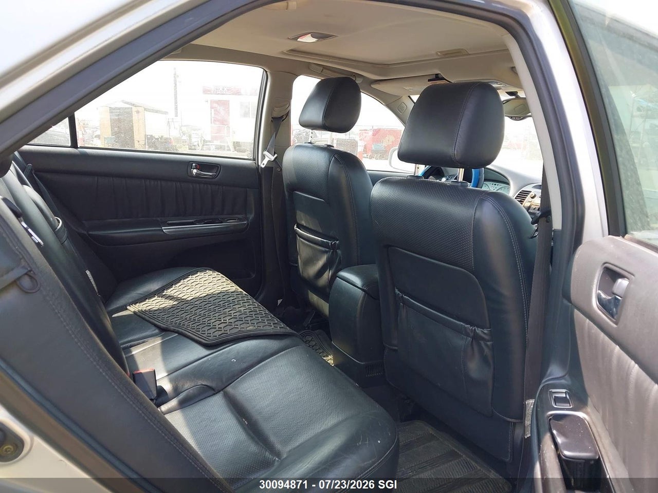 2004 TOYOTA CAMRY SE thumbnail 9
