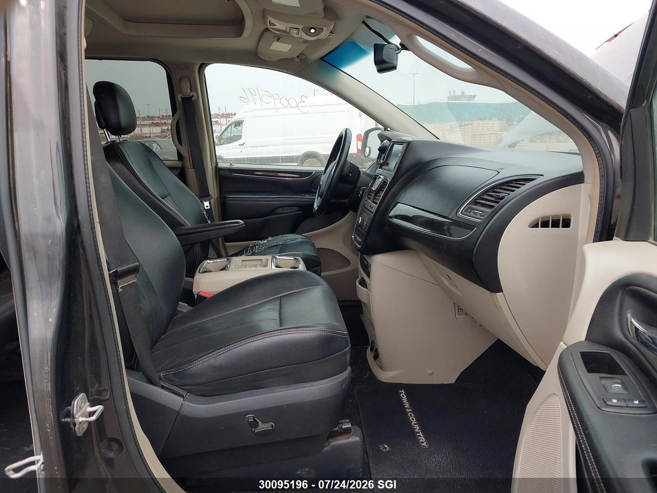 2012 CHRYSLER TOWN & COUNTRY TOURING L thumbnail 6