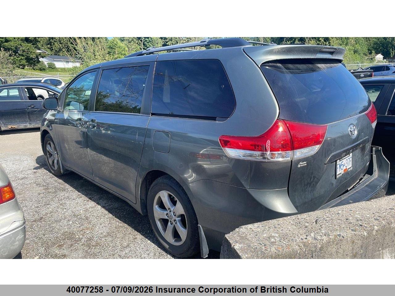 2013 TOYOTA SIENNA LE thumbnail 4
