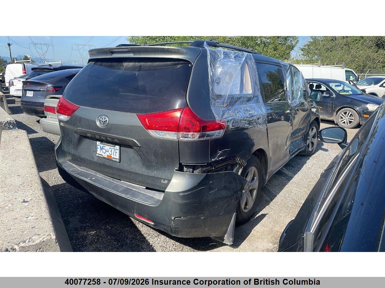 2013 TOYOTA SIENNA LE thumbnail 5