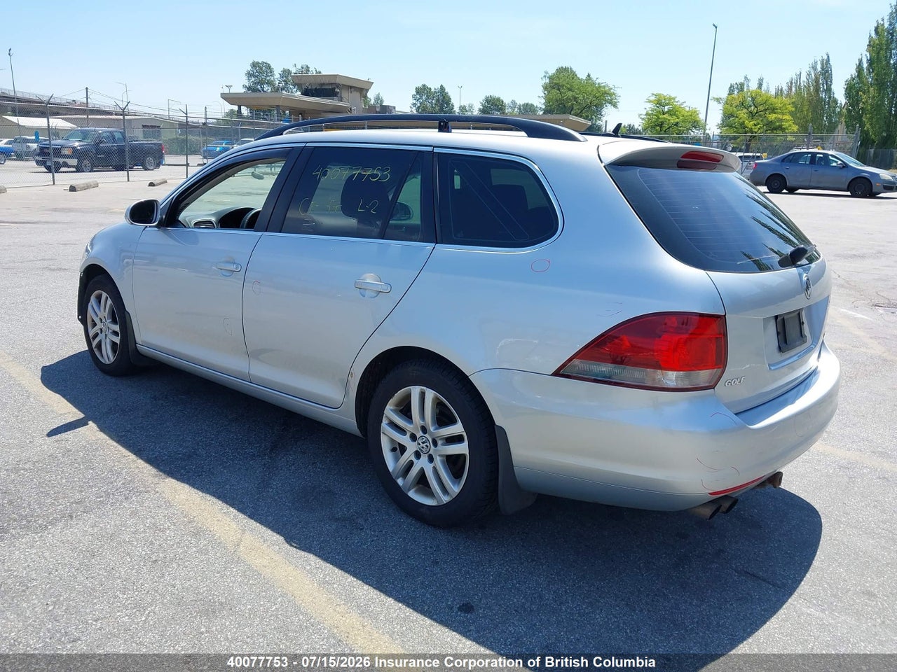 2011 VOLKSWAGEN GOLF thumbnail 4
