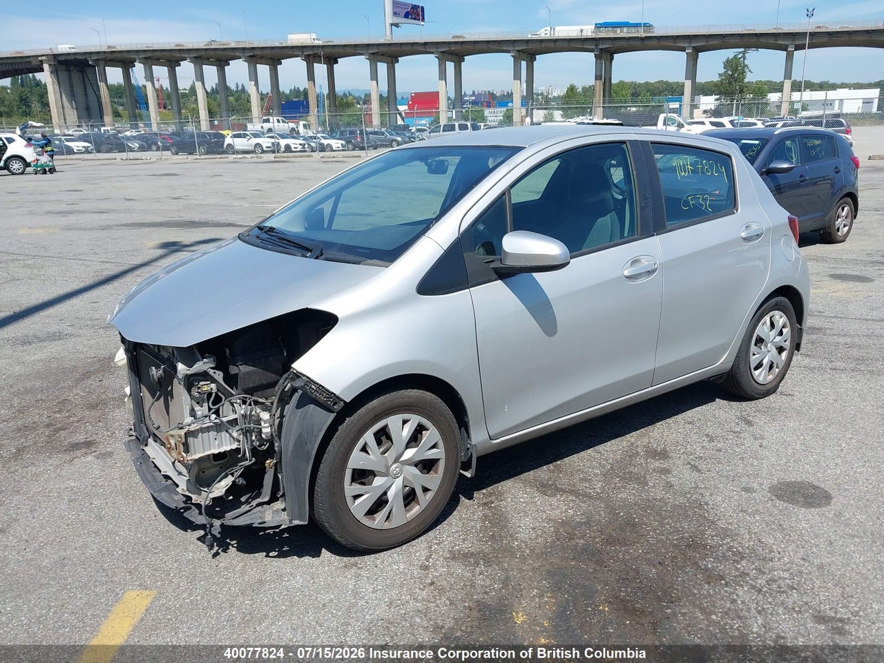 2015 TOYOTA YARIS thumbnail 3