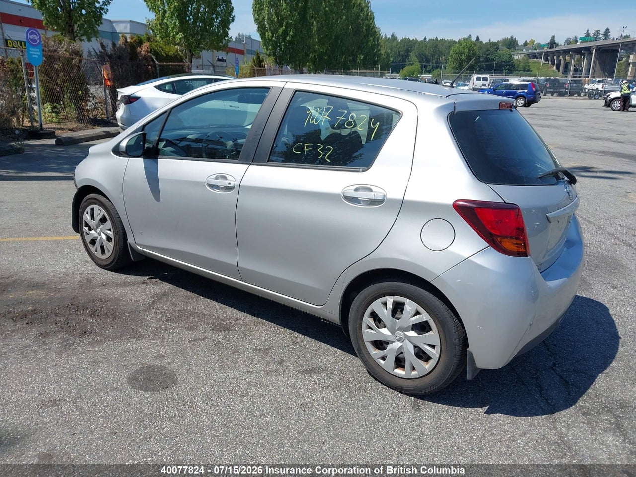 2015 TOYOTA YARIS thumbnail 4