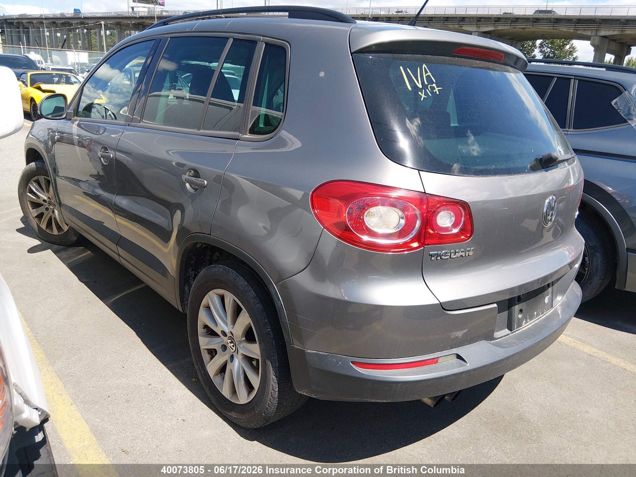 2009 VOLKSWAGEN TIGUAN SE/SEL thumbnail 4