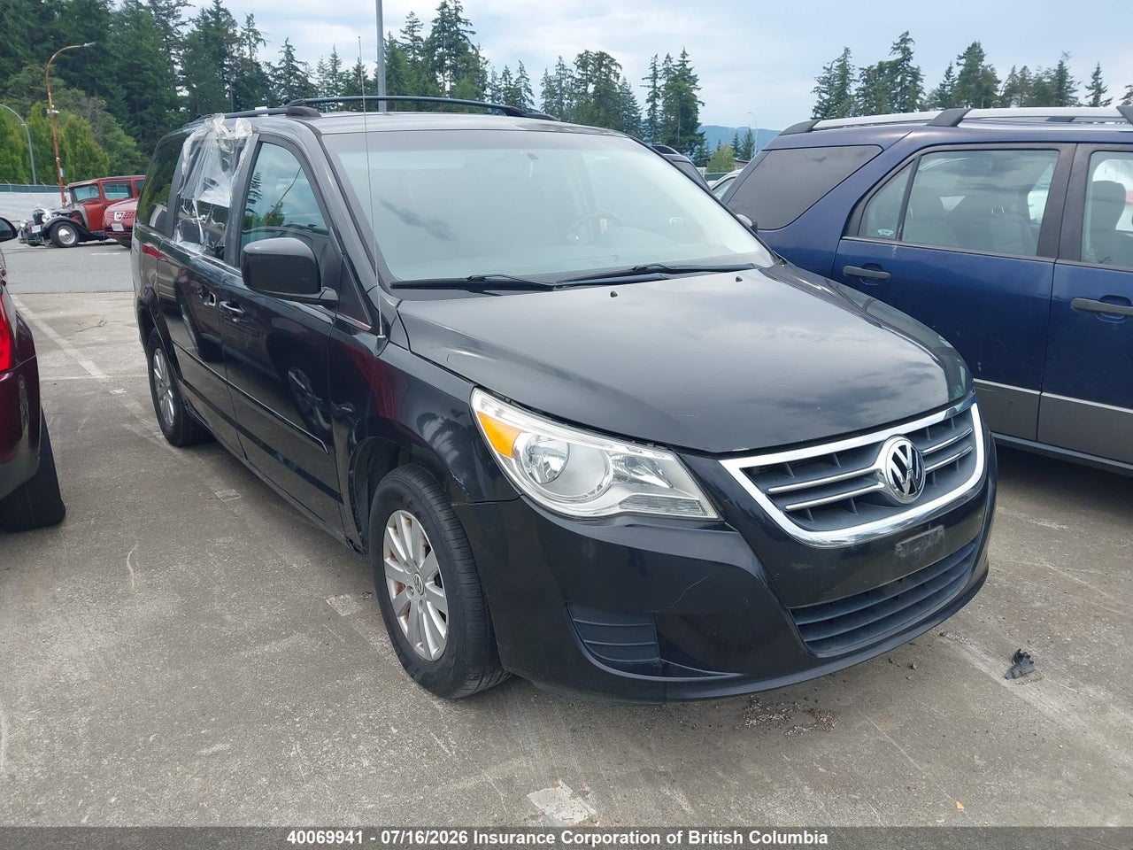 2009 VOLKSWAGEN ROUTAN SE thumbnail 2