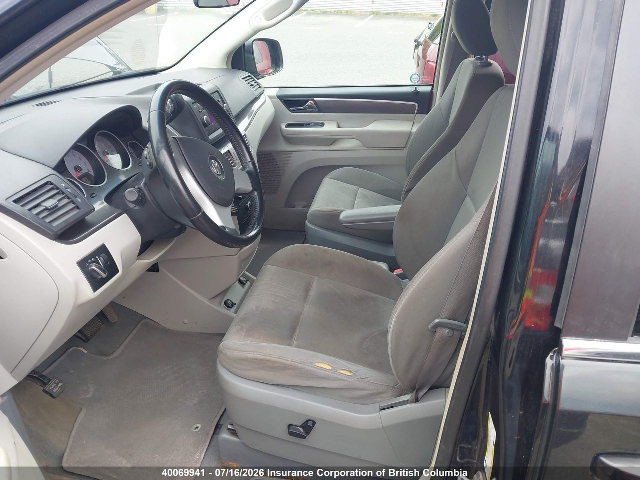 2009 VOLKSWAGEN ROUTAN SE thumbnail 6