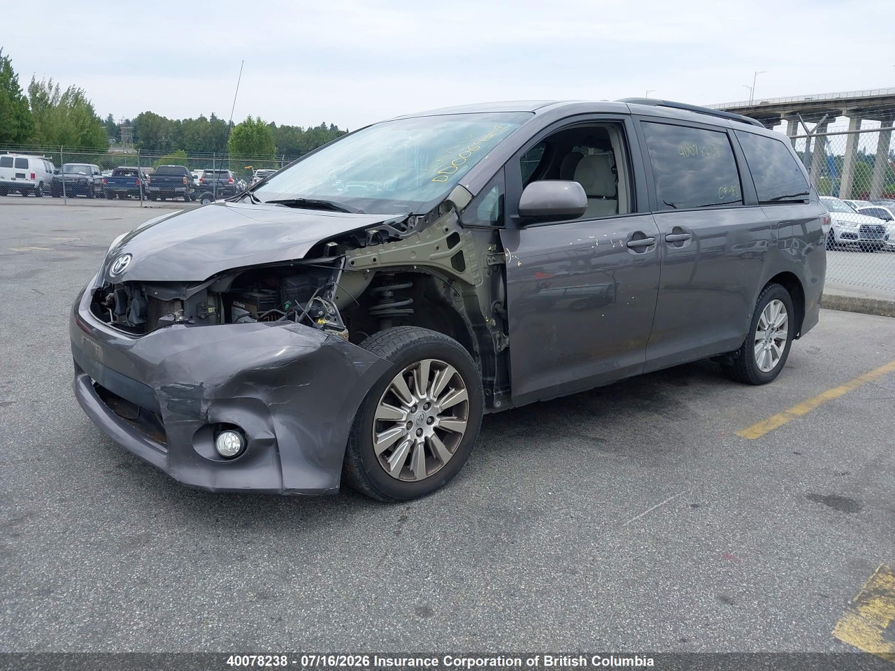 2011 TOYOTA SIENNA LE 7 PASSENGER thumbnail 3