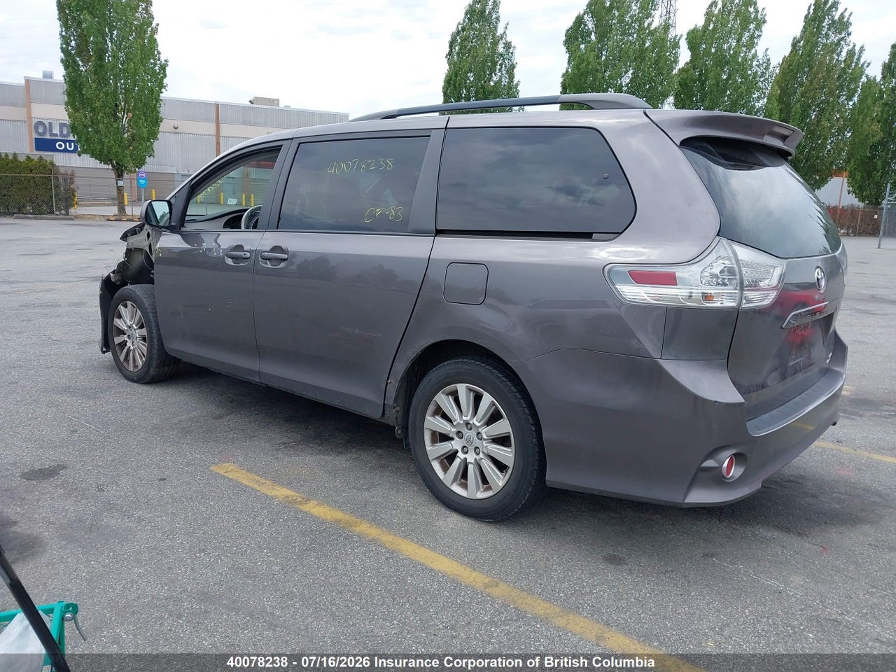 2011 TOYOTA SIENNA LE 7 PASSENGER thumbnail 4